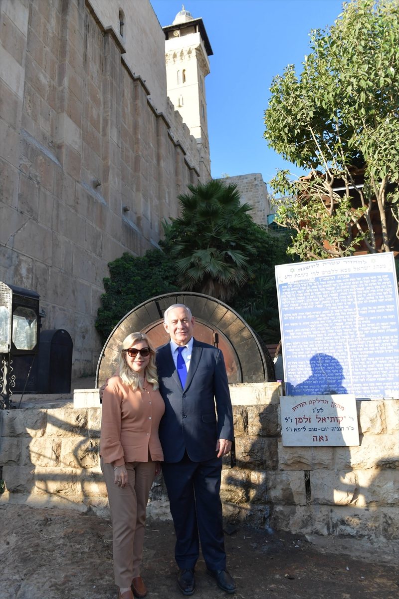 نتنياهو يقتحم المسجد الإبراهيمي: لن تكون هذه المدينة خالية من اليهود.. سنبقى في الخليل إلى الأبد