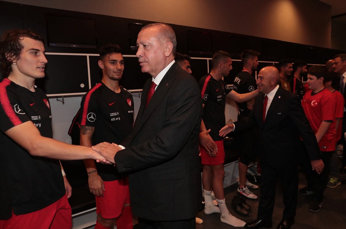 حلت تركيا بالمرتبة الثانية في المجموعة بعد فرنسا رغم تساوي الفريقين في عدد النقاط برصيد 12 نقطة