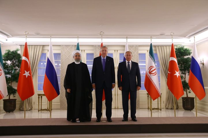 الرئيس الروسي فلاديمير بوتين، ونظيريه التركي رجب طيب أردوغان، والإيراني حسن روحاني - رويترز