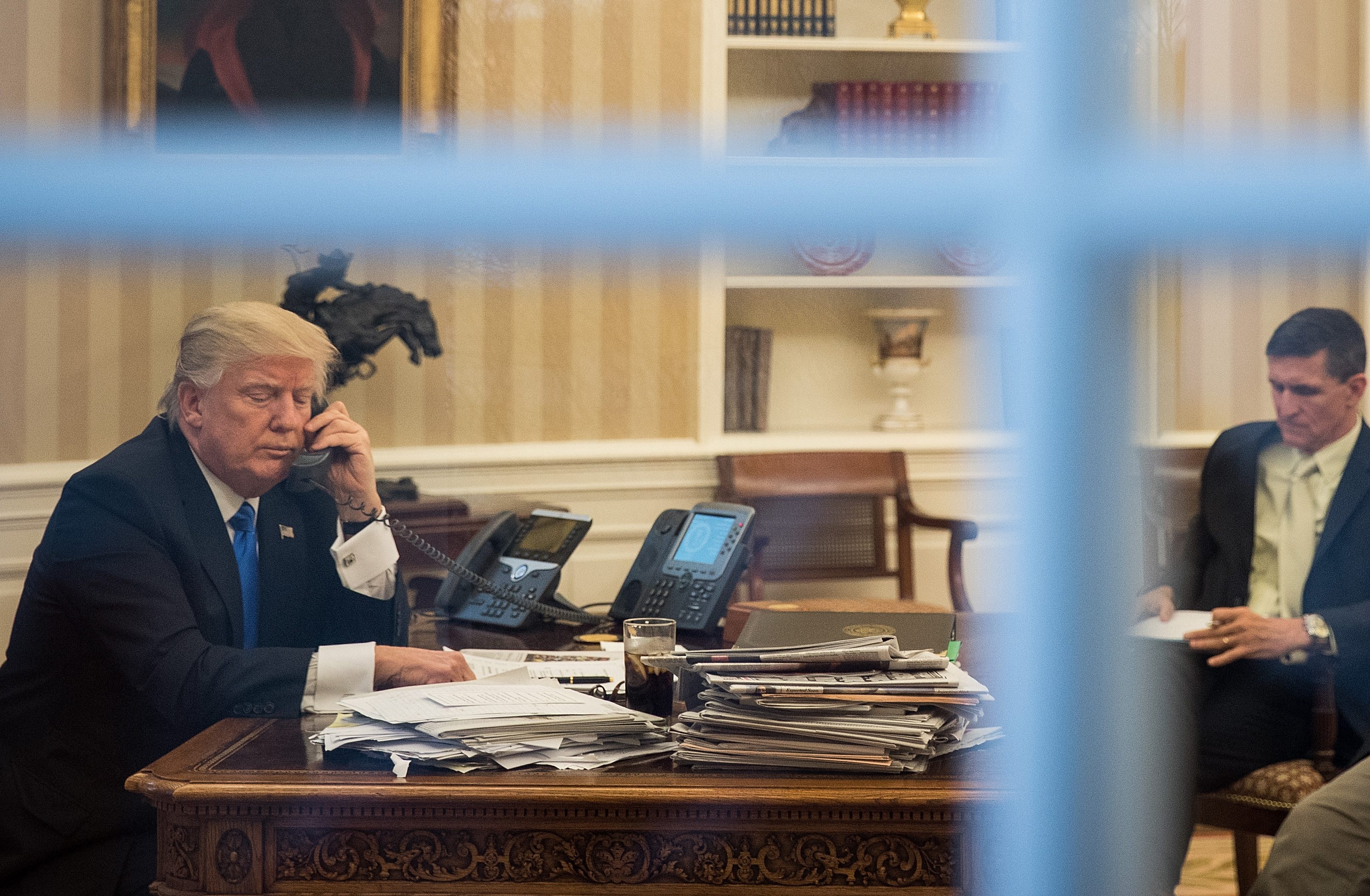 بينما يواجه ترامب العزل بسبب مكالمة.. كيف تُسجَّل محادثات رؤساء أمريكا مع قادة العالم؟