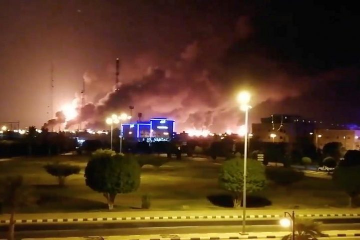 حريق هائل نشب في منشآت أرامكو جراء الهجوم/رويترز