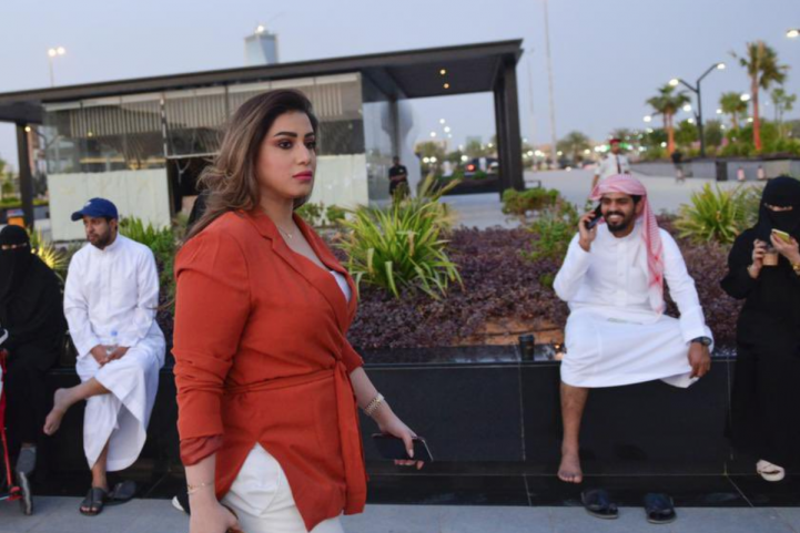 مشاعل الجالود ذهبت إلى مركز تسوق في الرياض بدون عباءة - مواقع التواصل