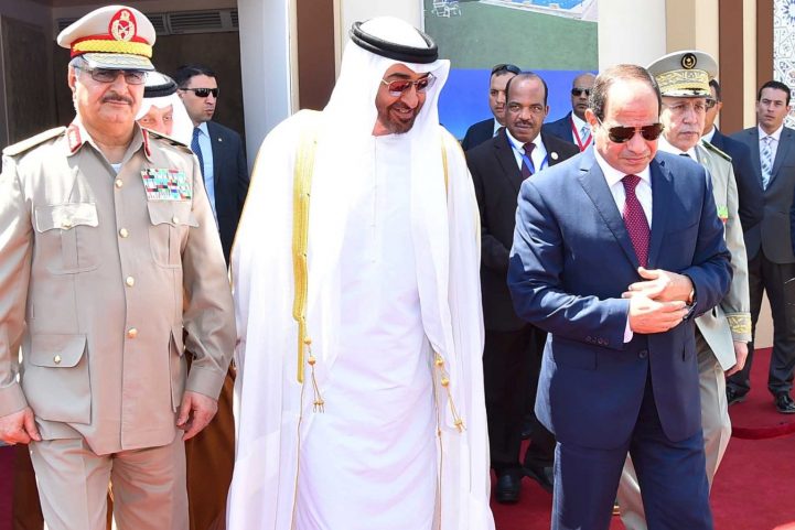 الرئيس المصري عبدالفتاح السيسي وولي عهد أبوظبي الشيخ محمد بن زايد وخليفة حفتر/ رويترز