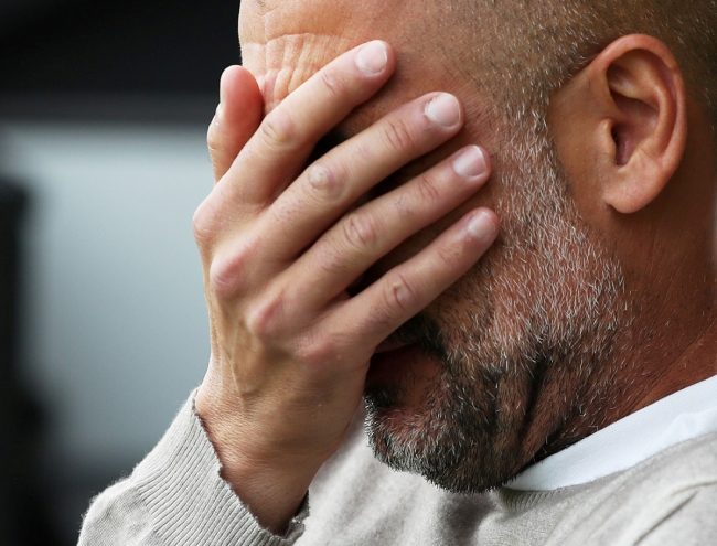 بعد الخسارة المفاجئة أمام نورويتش.. مشجّع للسيتي يطلب إقالة غوارديولا وتعيين كلوب بدلاً منه