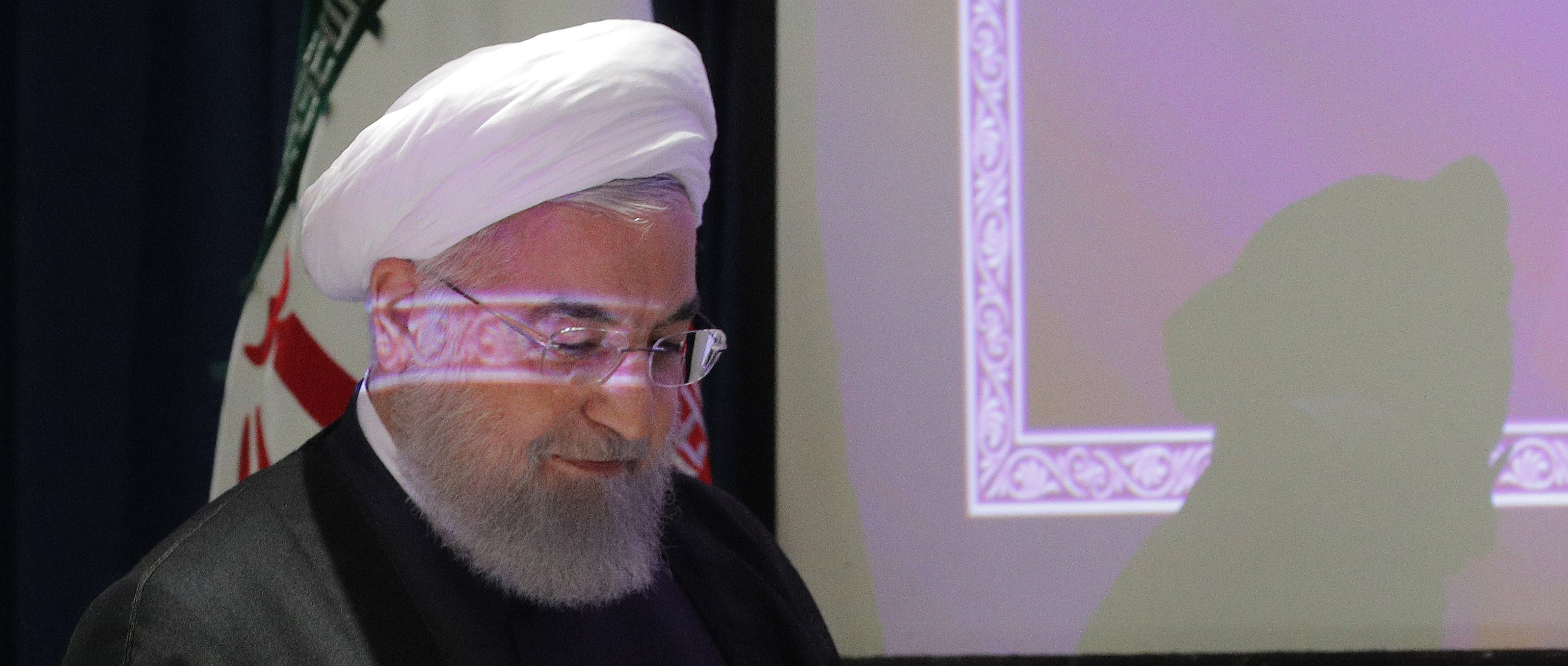 حتى المدارس محرمة عليهم.. كيف يعيش الإيرانيون بعد العقوبات الأمريكية؟