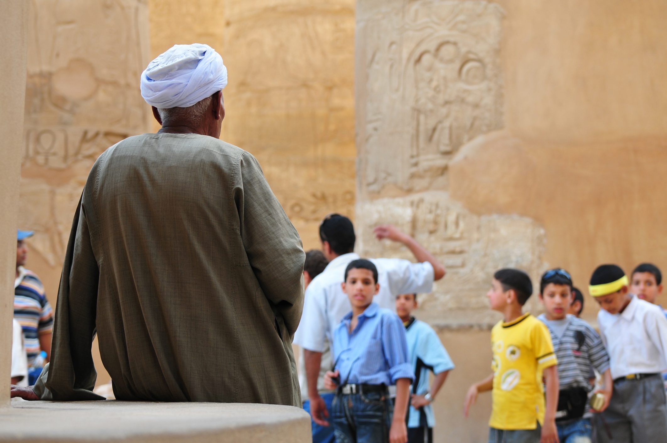 يخشون «سبتمبر الأسود».. موسم العودة للمدارس يحمل معاناة سنوية للمصريين، أهمها هذا «السبلايز ليست»