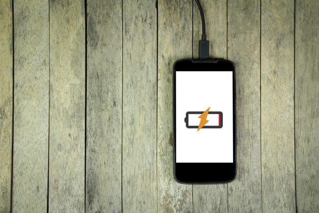 اشحن الهاتف الذكي بشكل صحيح.. إليك كل ما تحتاج معرفته عن البطاريات والشحن المثالي