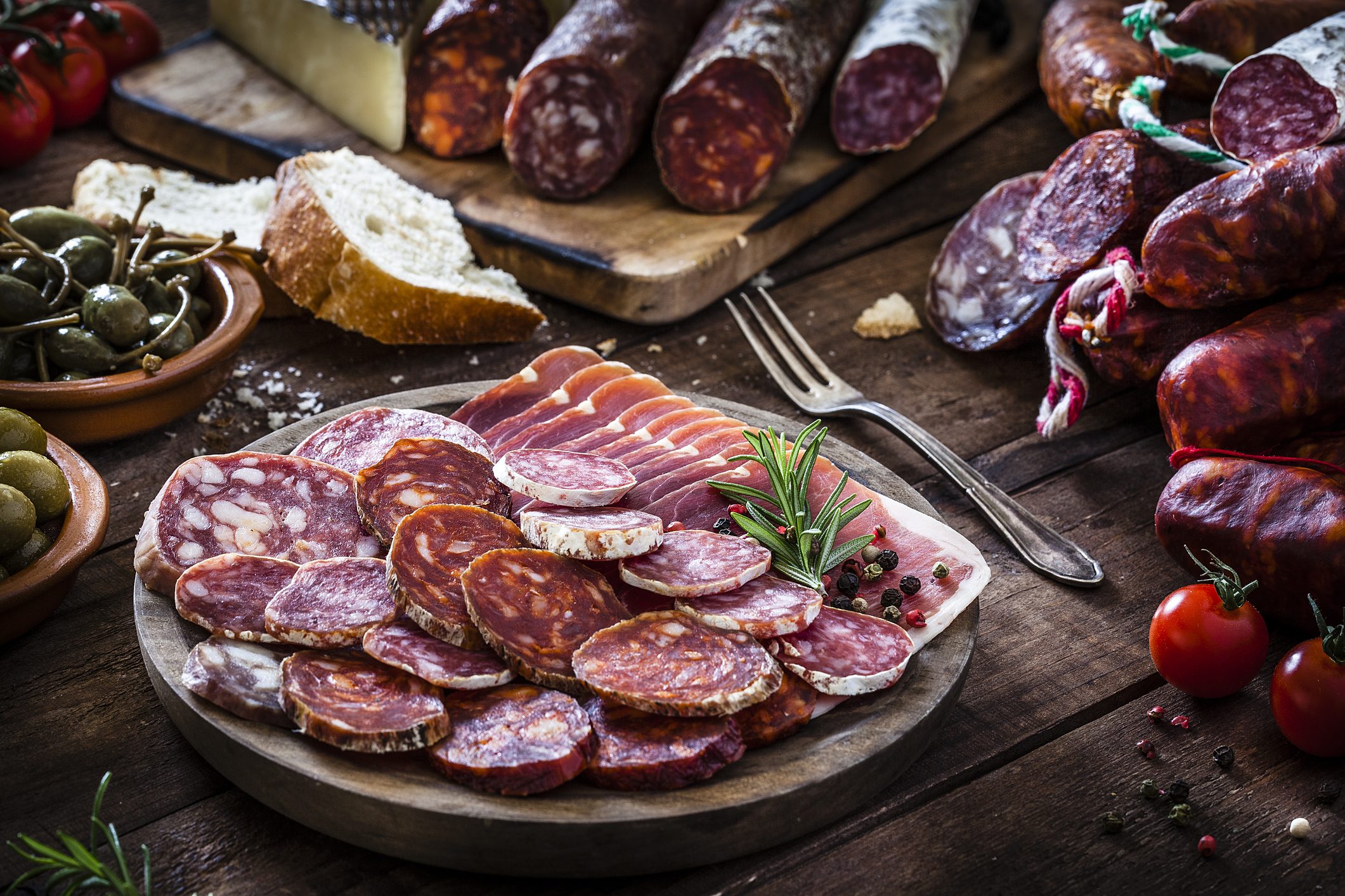 هكذا يمكنكِ صنع السلامي في المنزل لضمان وجبة لذيذة وآمنة