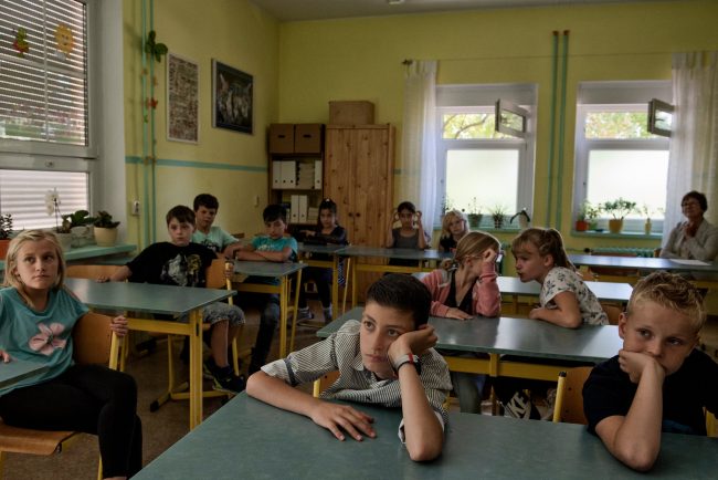 تُسبب البلادة العلمية وتجعلنا ضحية للخطابات العاطفية.. لماذا يجب حظر اللغة العامية في المدارس؟