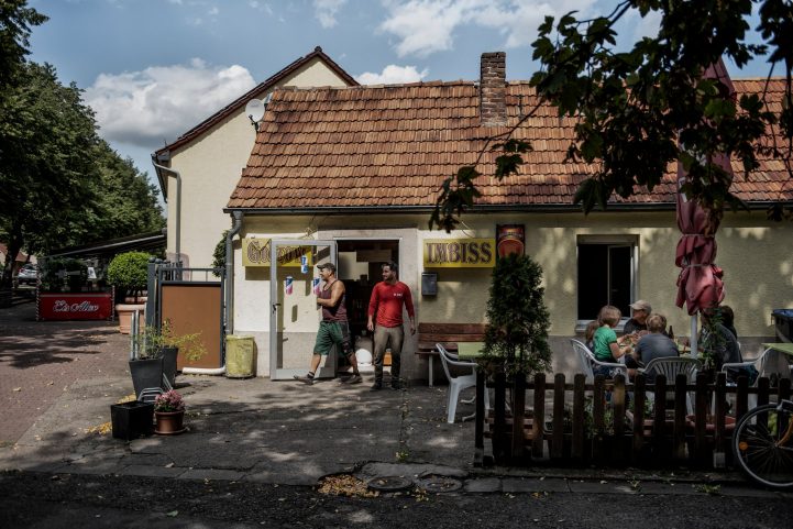 متجر كباب سوري في وسط القرية أصبح هو المكان الأول لتناول الطعام في القرية/ nytimes