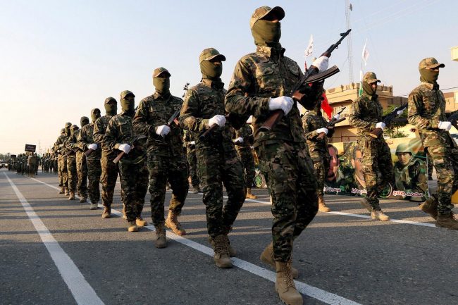 انفجار ضخم يهز قاعدة لقوات الحشد الشعبي بالعراق.. رويترز: تم استهدافها بضربة جوية (فيديو) 