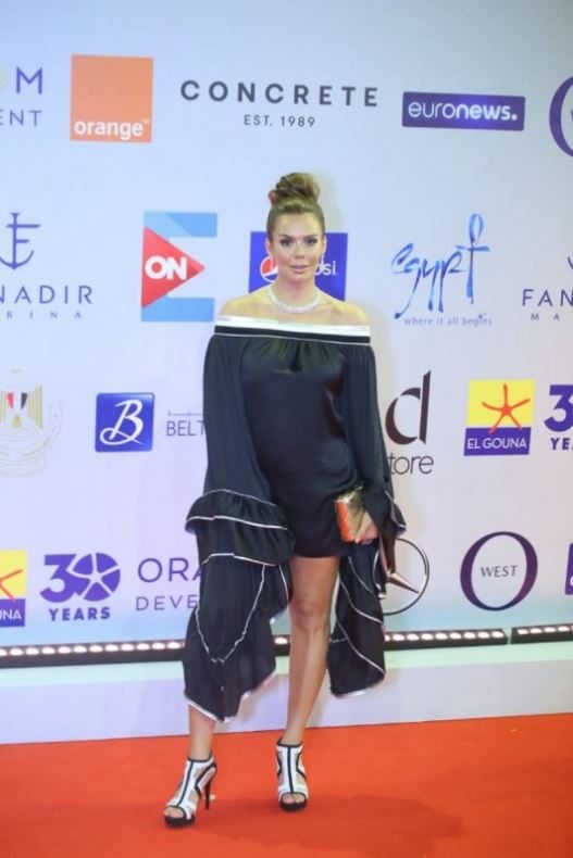 أسوأ إطلالات مهرجان الجونة: رانيا يوسف من جديد، وزوجة الفيشاوي بعد وفاة حماها