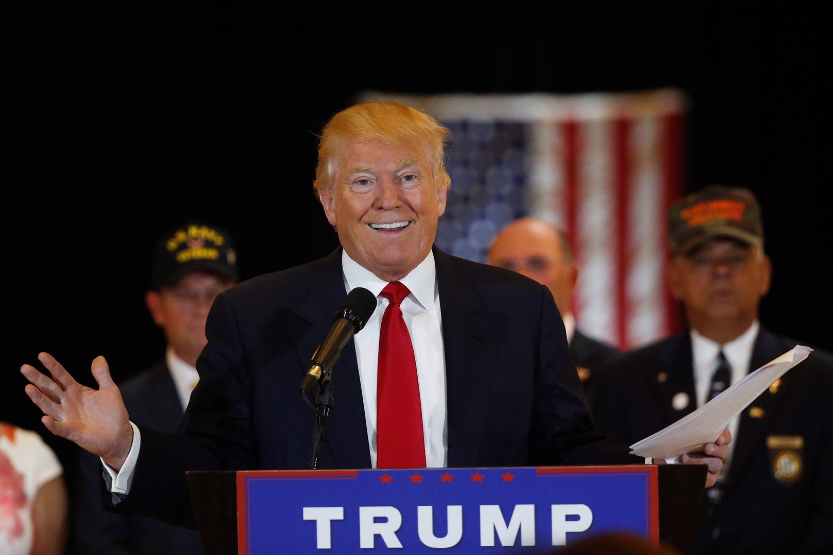 أيرلندا تدفع لترامب 100 ألف يورو مقابل نزوله في فندق خاص له هناك