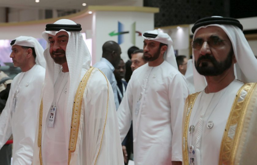 ولي عهد أبوظبي محمد بن زايد وحاكم دبي محمد بن راشد/ رويترز