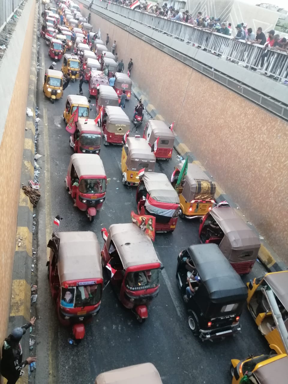 «أيقونة ثورية».. لماذا أصبح النظام العراقي يرى في التوكتوك خطراً عليه؟