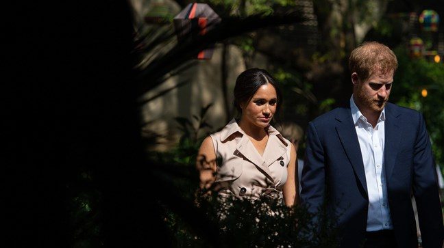 بعد مقابلة تلفزيونية تحدث فيها عن تعرّض أسرته للتنمّر.. الأمير وليام قلق على شقيقه: «هاري وميغان في وضع هش»