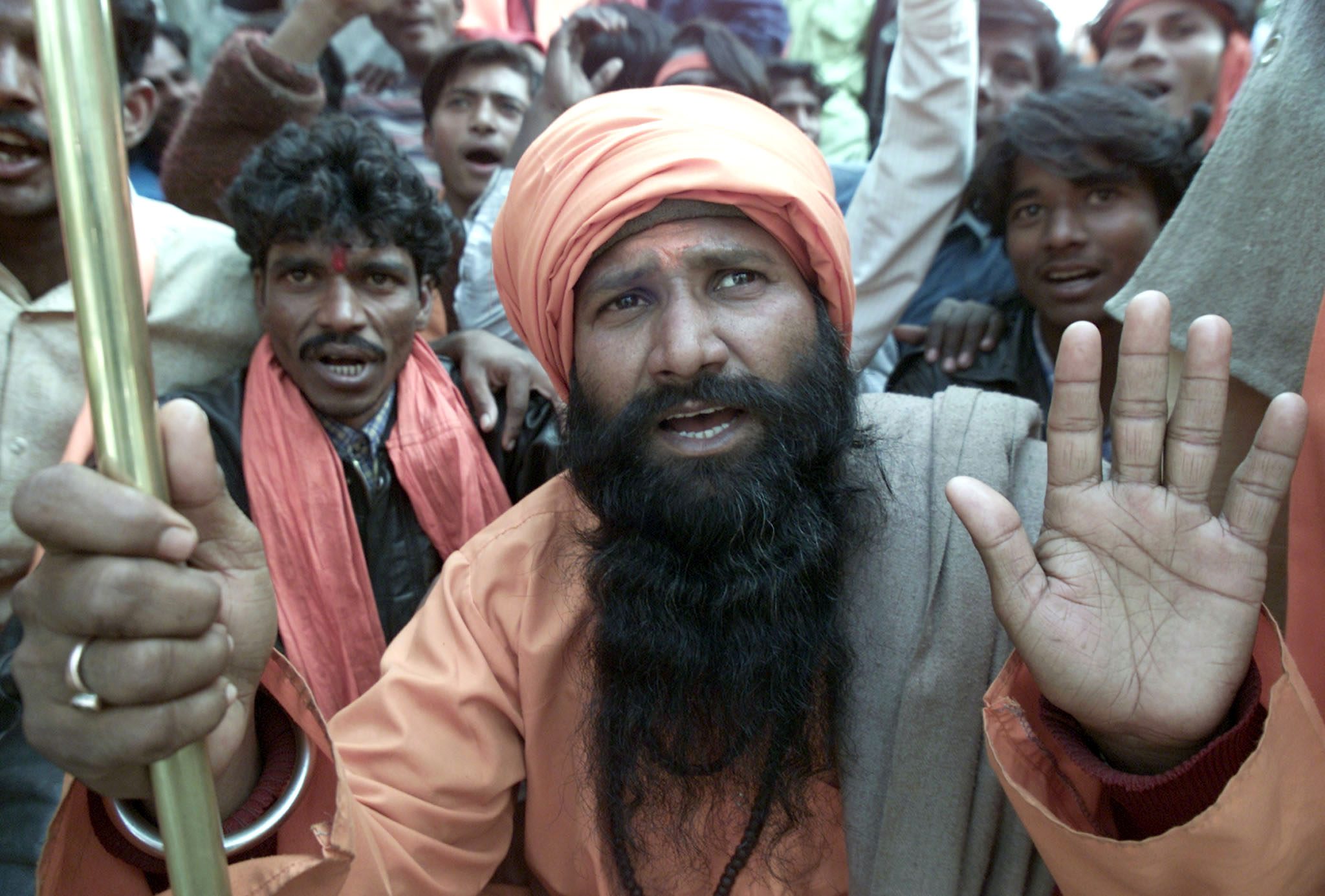 أحد الناشطين من اليمين الهندوسي/رويترز