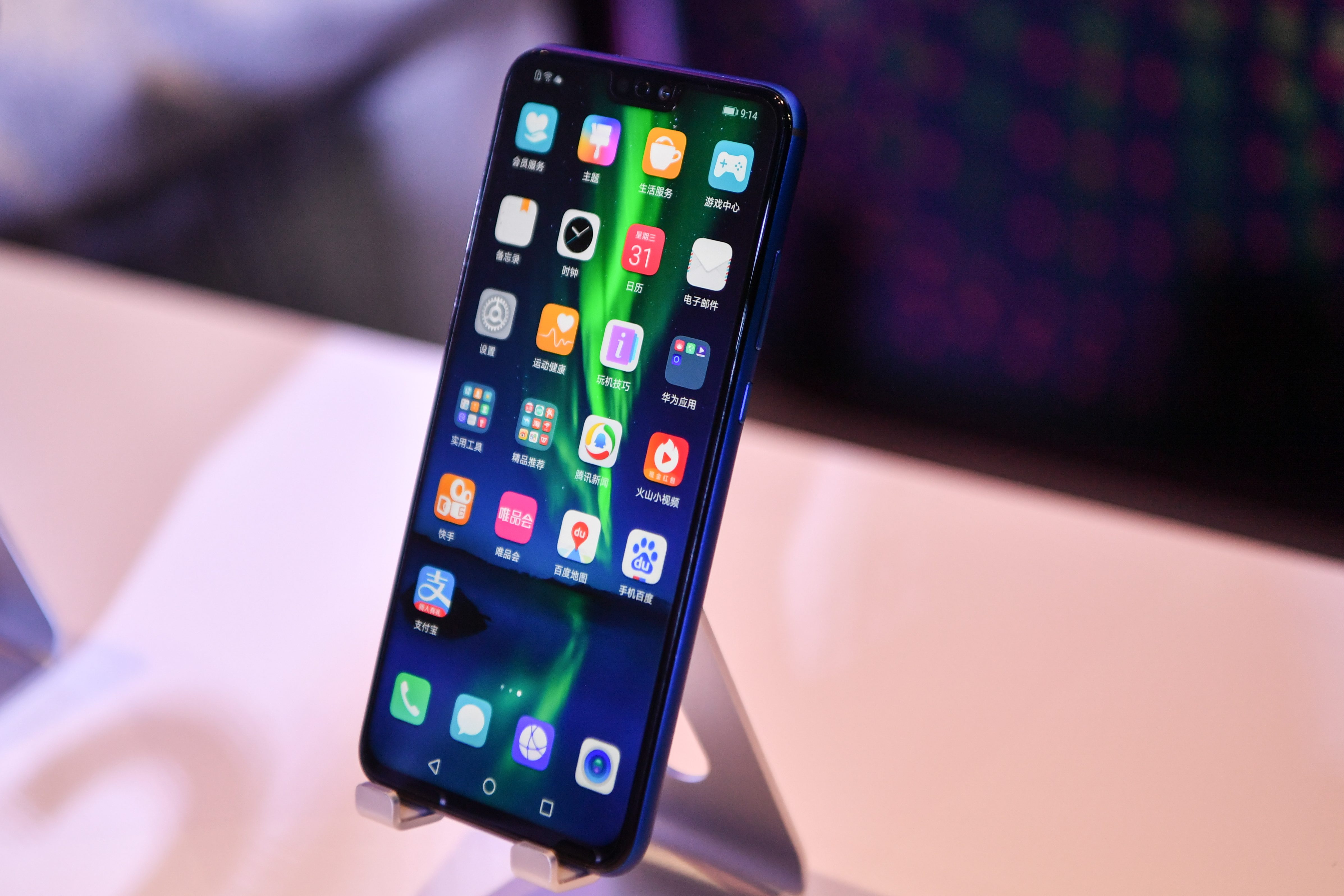 بمواصفات ممتازة.. «هواوي» تكشف عن هاتفها الخاص بالشباب، وإليكم سعره