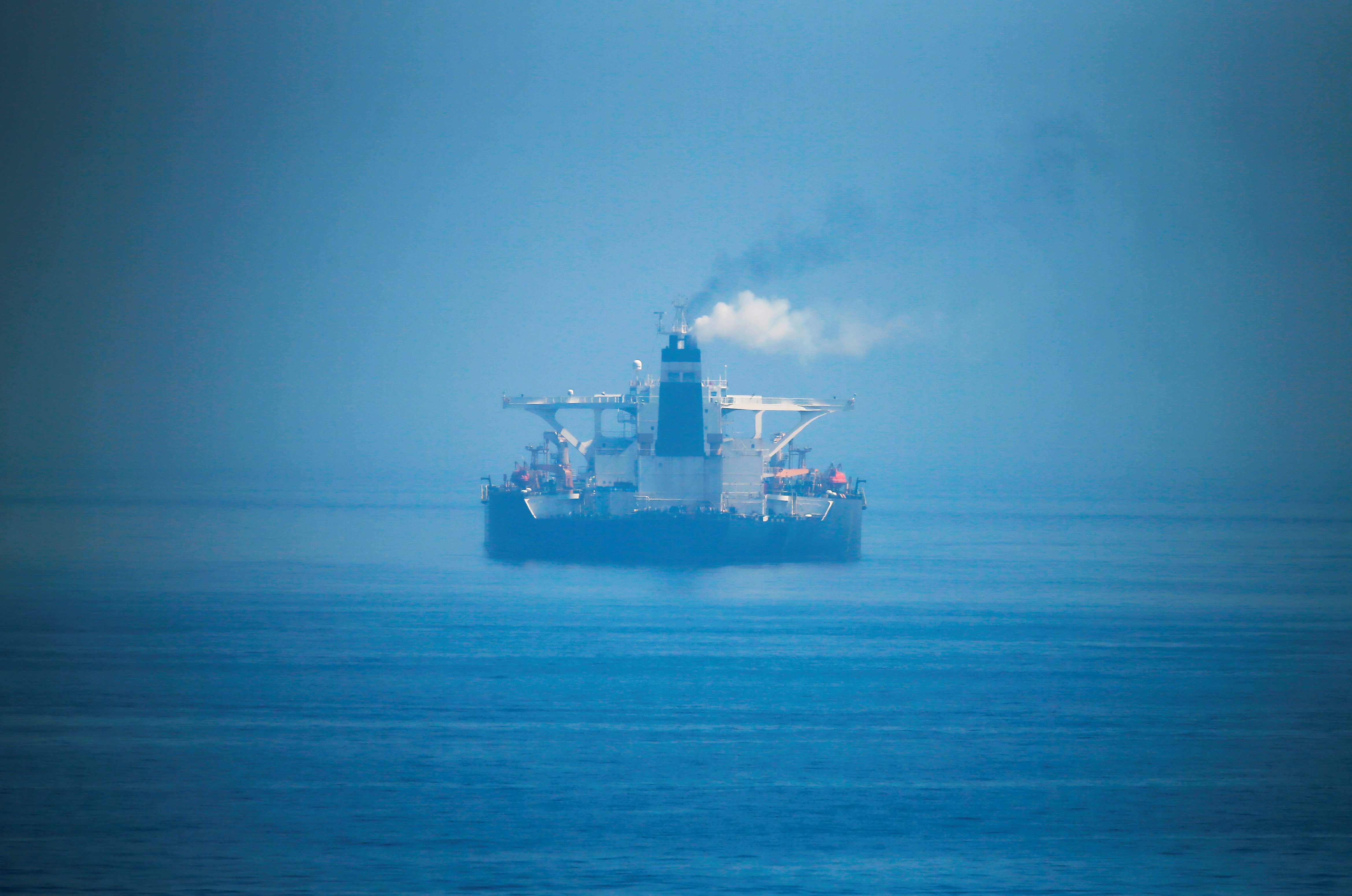 انفجار ناقلة إيرانية قرب ميناء جدة.. سبب أضراراً بالغة وتسرباً نفطياً في البحر الأحمر