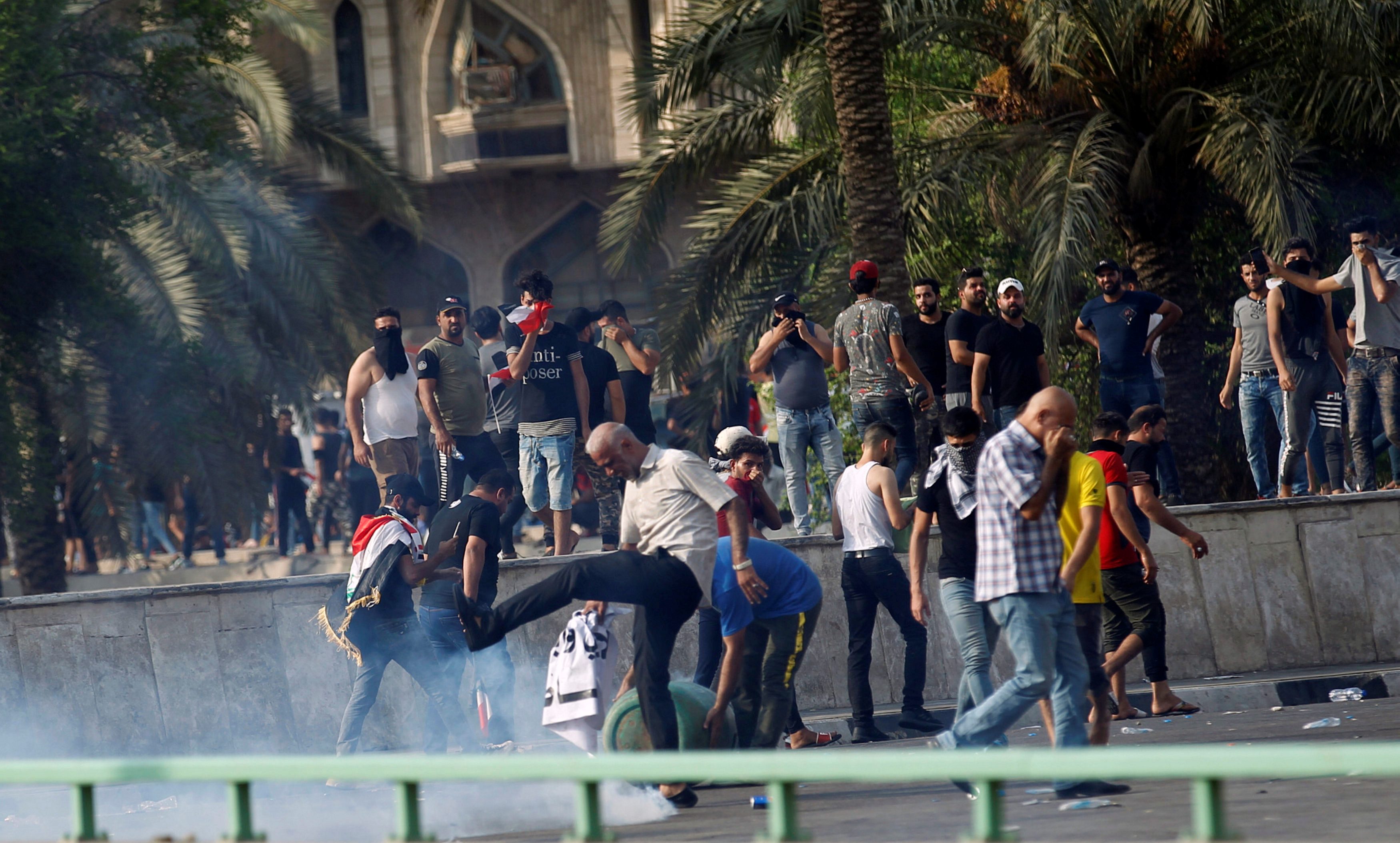 قتيل وجرحى في احتجاجات ببغداد، وأدلة جديدة على قتل خاشقجي، ومصير تعيد مليوني شخص لبطاقات التموين