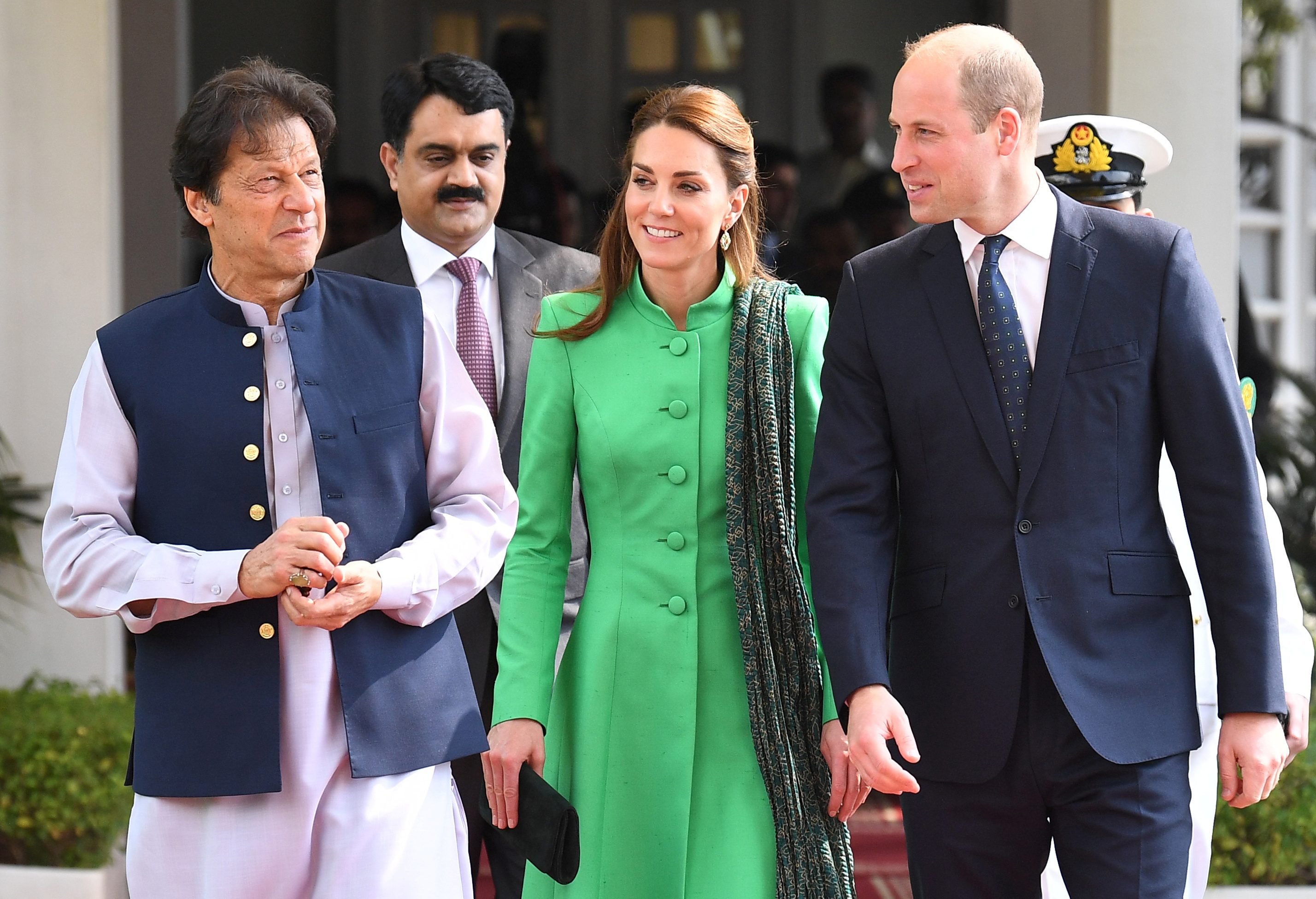 بزيّ باكستاني.. الأمير ويليام وكيت ميدلتون يستقلان «توك توك» في إسلام آباد (فيديو)