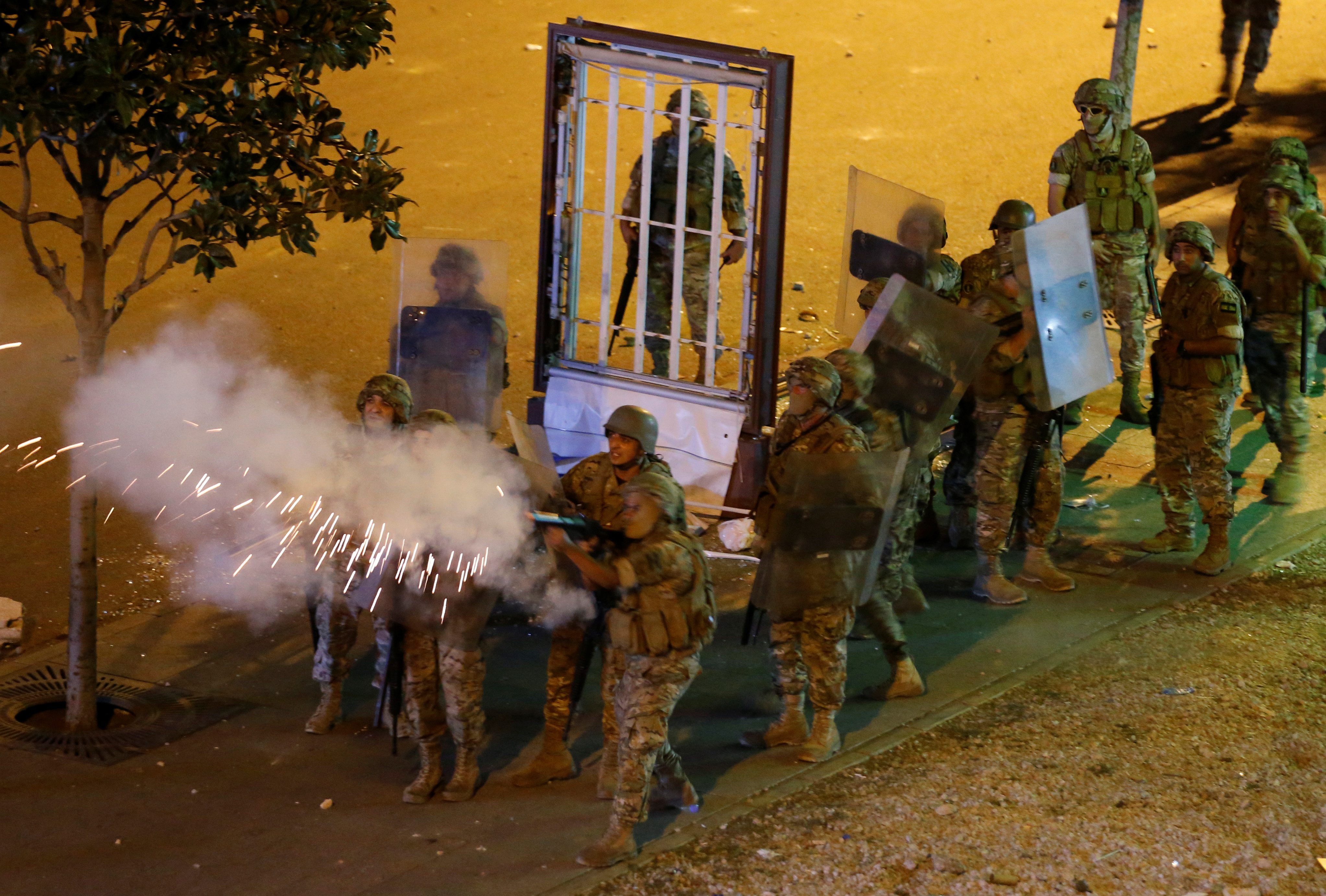 اللبنانيون يستعدون لتظاهرات جديدة، وكلمة مرتقبة لحسن نصر الله