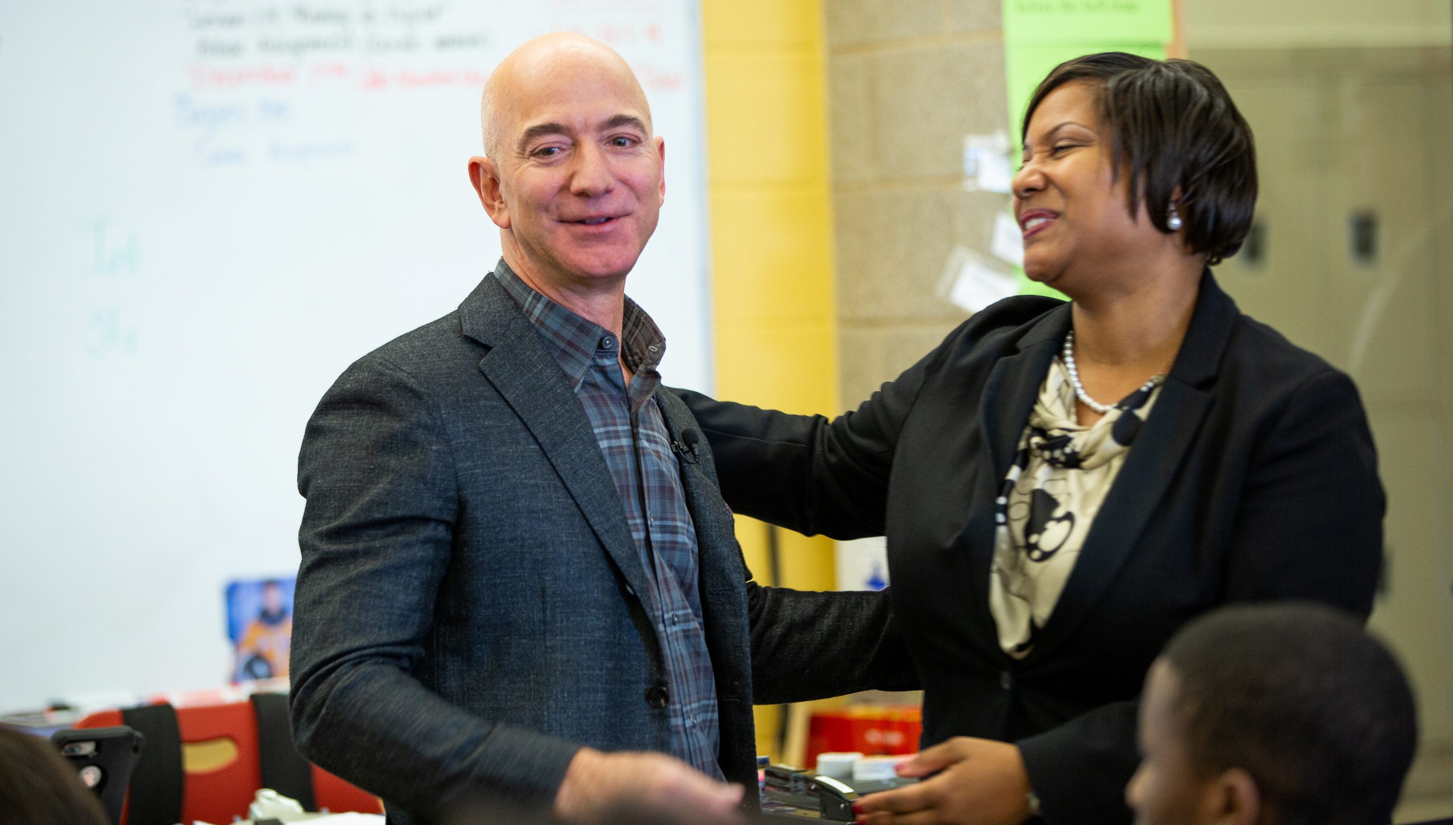 جيف بيزوس أغنى رجل في العالم