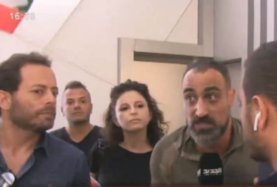 فنانون يقتحمون مبنى تلفزيون لبنان احتجاجاً على عدم تغطيته للمظاهرات