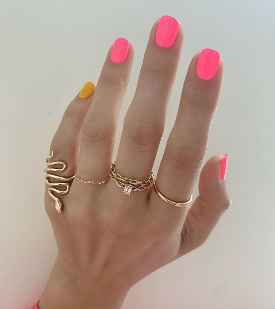 الألوان الزاهية البراقة