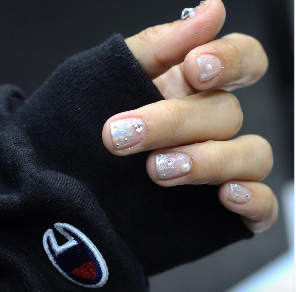 كريستالات ممتزجة بألوان الطيف