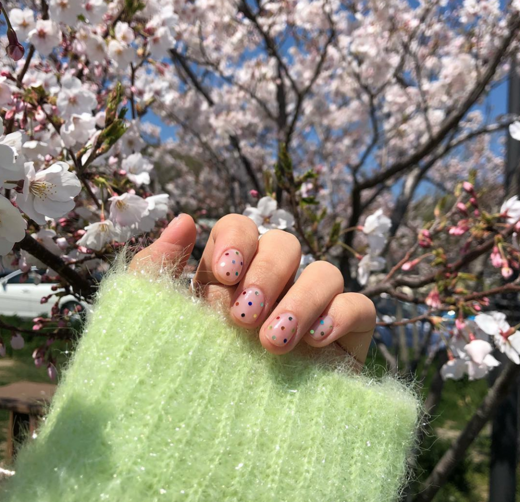 نقاط بألوان الطيف