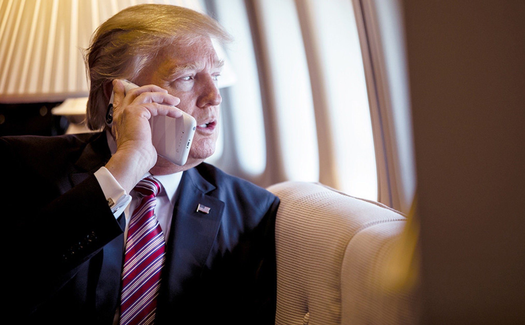 ترامب منزعج من إلغاء أبل لزر Home في هاتف آيفون