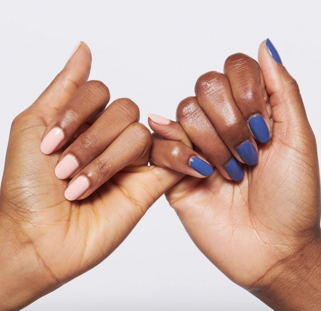 لونان مختلفان