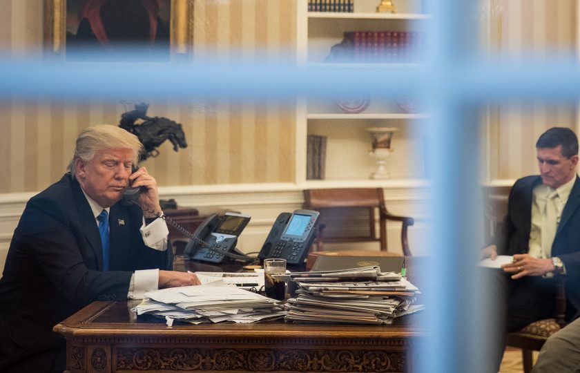 مستشارو ترامب يضطرون لمراقبته خلال محادثاته مع قادة العالم للتأكد من عدم قوله شيئاً «غير لائق»