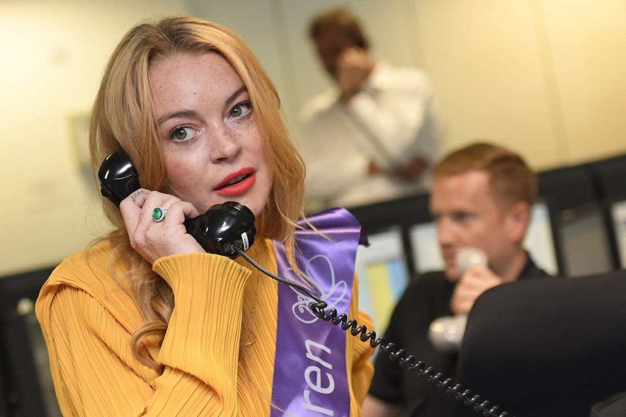 والد ليندسي لوهان يتحدث عن تواصلها مع ولي العهد السعودي: “علاقتهما أفلاطونية”