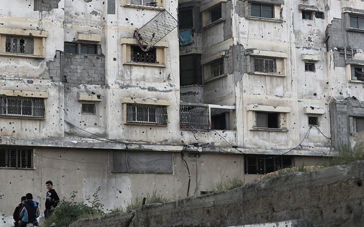 تهم ارتكاب جرائم الحرب في غزة تلاحق القائد الإسرائيلي السابق غانتس /EPA