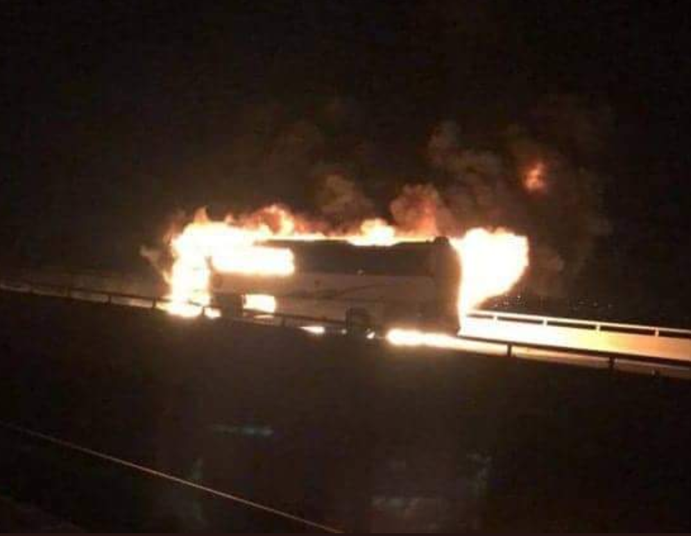 وفاة 35 معتمراً في حادث مروري بالمدينة المنورة أشعل حافلتهم