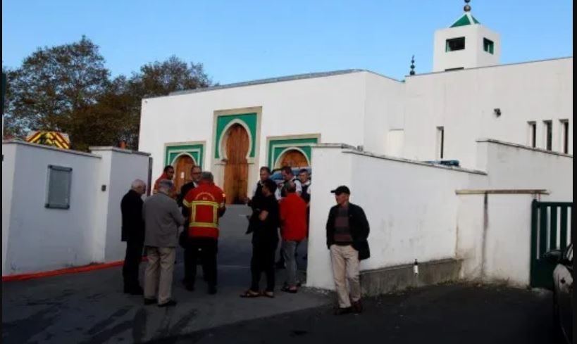 وجدت السلطات علبة البنزين ممتلئة واثنتين من أسطوانات الغاز على صلة بالحدث في الموقع