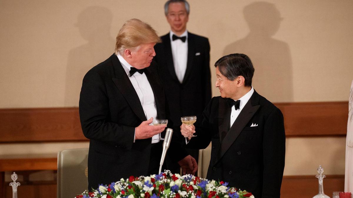 الإمبراطور الياباني الجديد ناروهيتو رفقة الرئيس الأمريكي دونالد ترامب