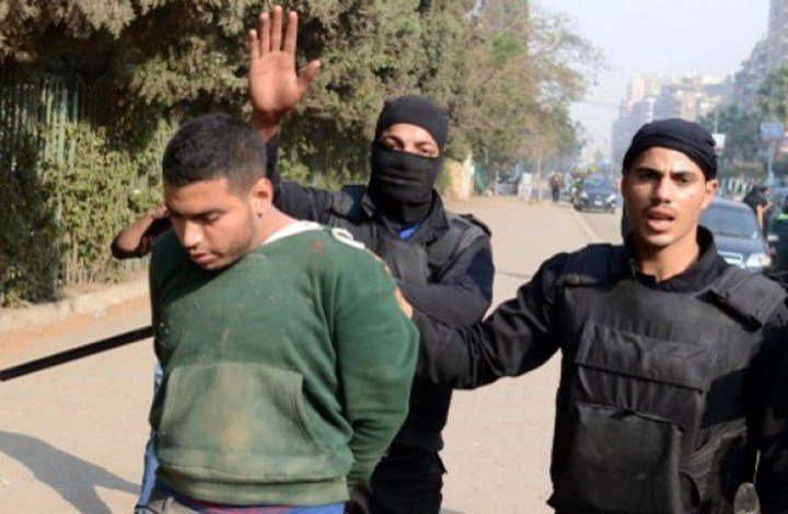 حملة تفتيش الهواتف تركت أثراً كبيراً لدى المصريين/مواقع التواصل