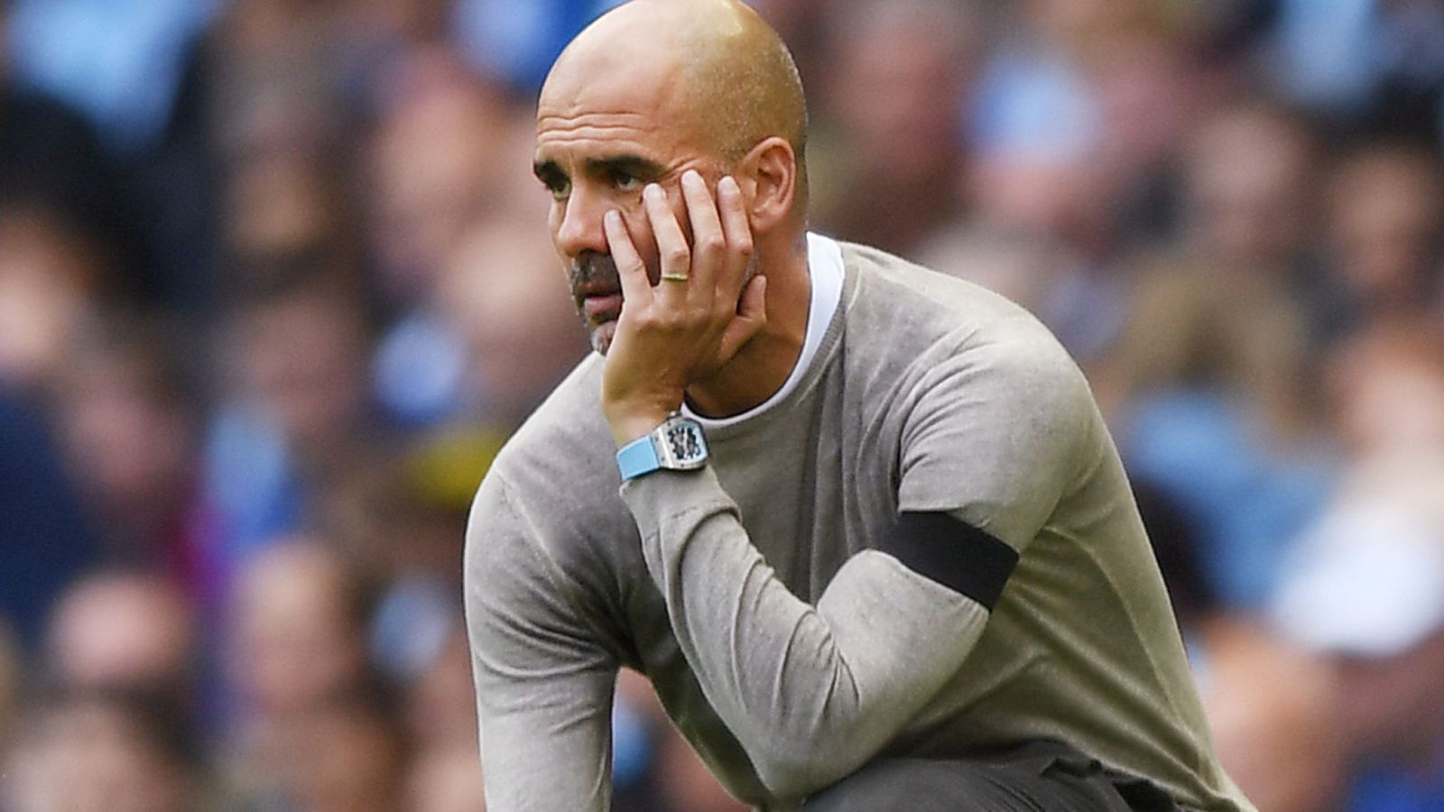 الجميع لديهم حظوظ.. غوارديولا يستنكر فكرة «الفريق الذي لا يقهر» على ملعبه مع السيتي