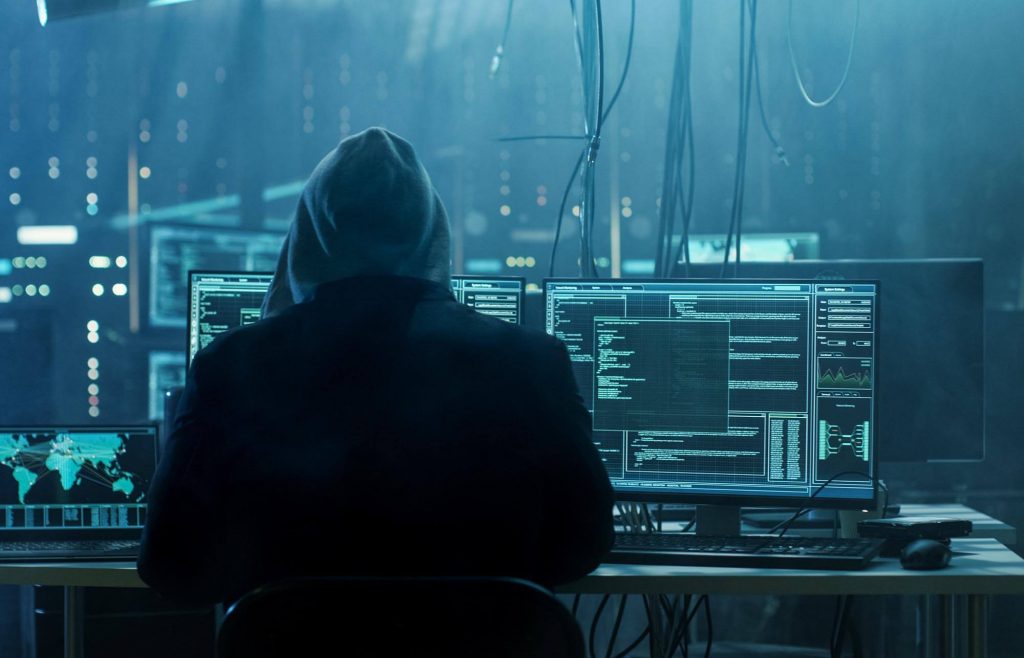 بريطانيا لصوص التسلل خلف الكتف