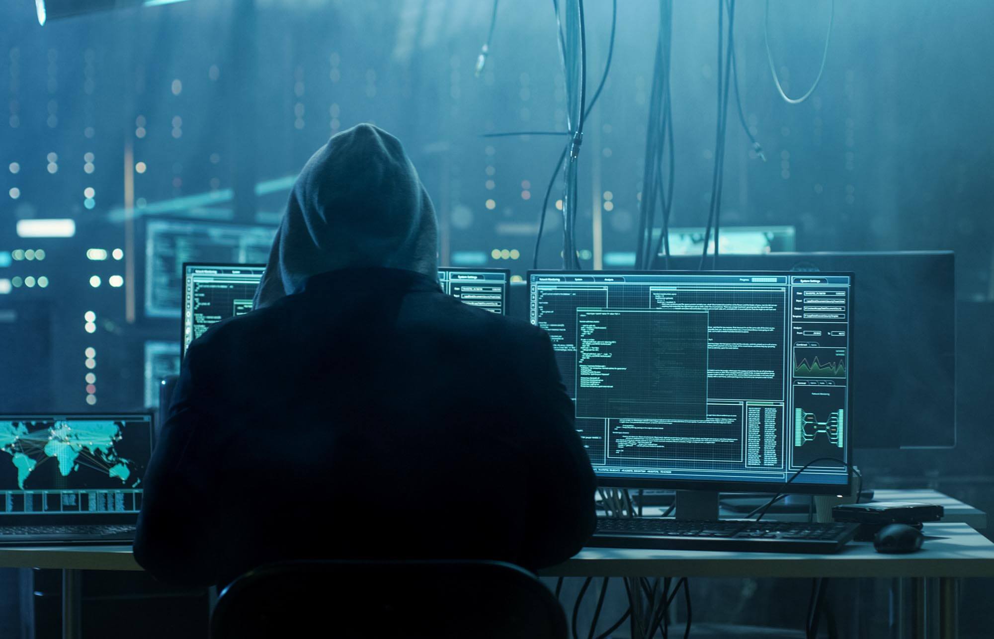 بريطانيا لصوص التسلل خلف الكتف