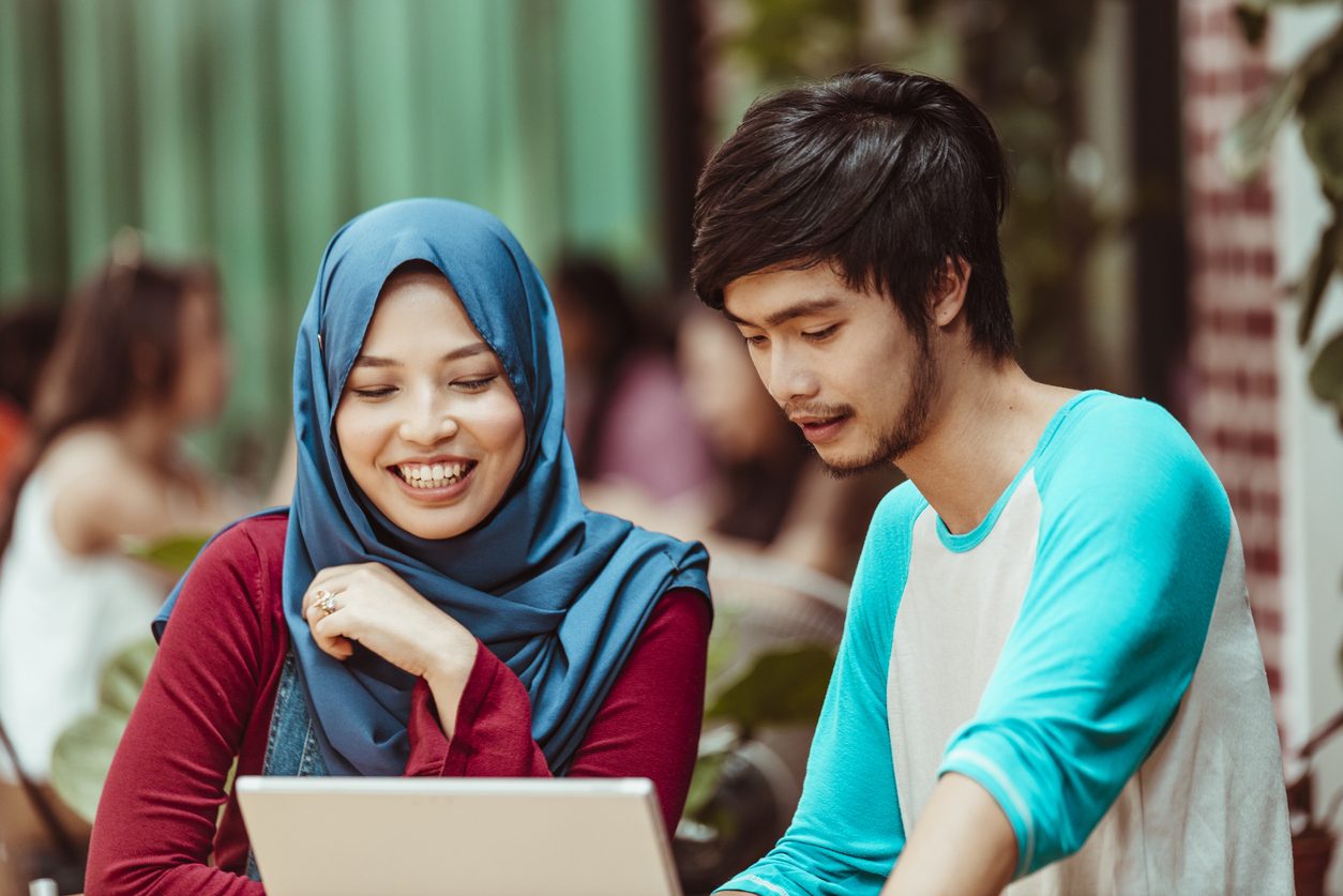 كيف حصلتُ على منحة دراسية في ماليزيا؟