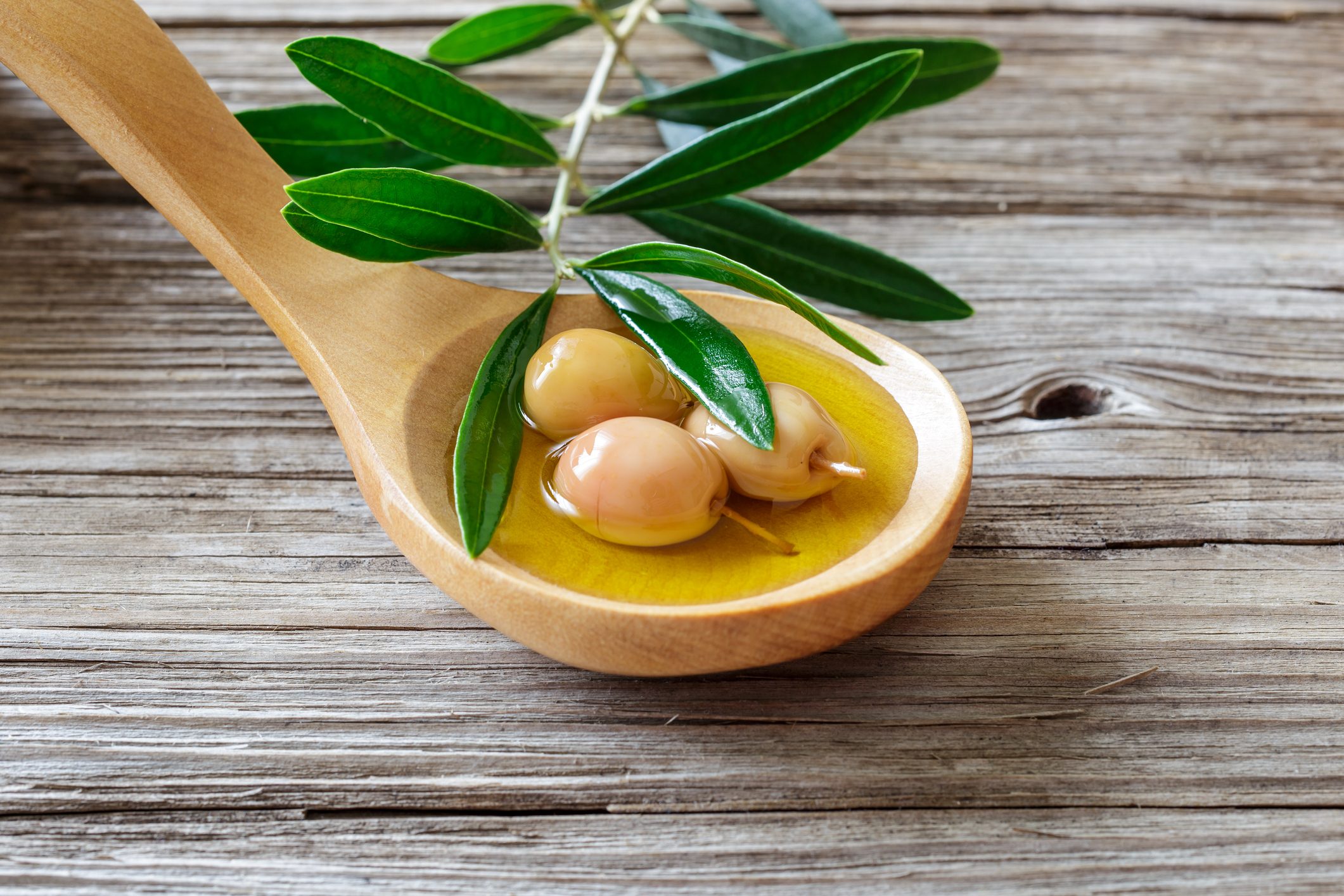 هل من الصحي القلي بزيت الزيتون، وماذا يحدث عند رفع درجة حرارته؟