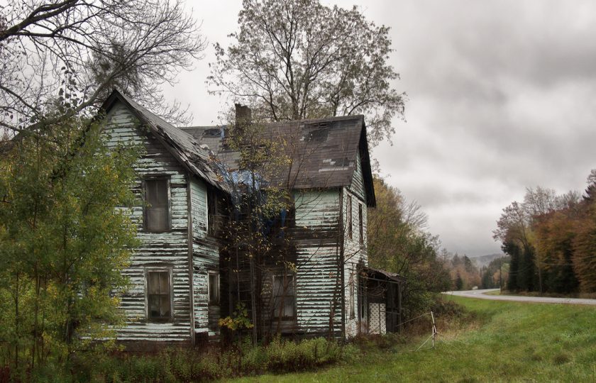 تذكرون الأب الذي أخفى أسرته في بيت ريفي 10 سنوات؟ لم ينتظر نهاية العالم