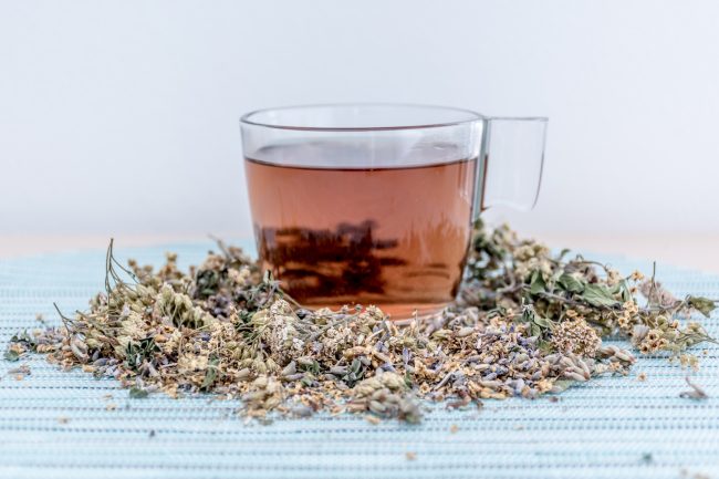 بخلاف رائحته العطرية القوية ..هذه مجموعة من الفوائد الصحية لشاي الزعتر