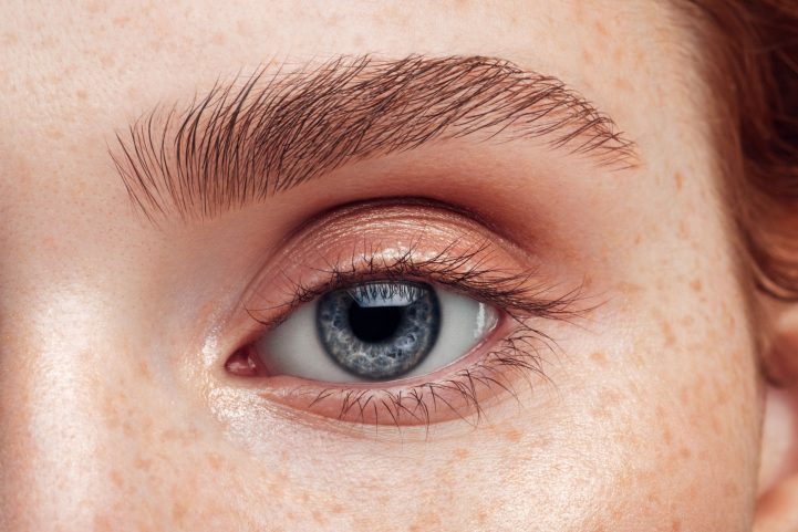 istock \مكياج الحواجب
