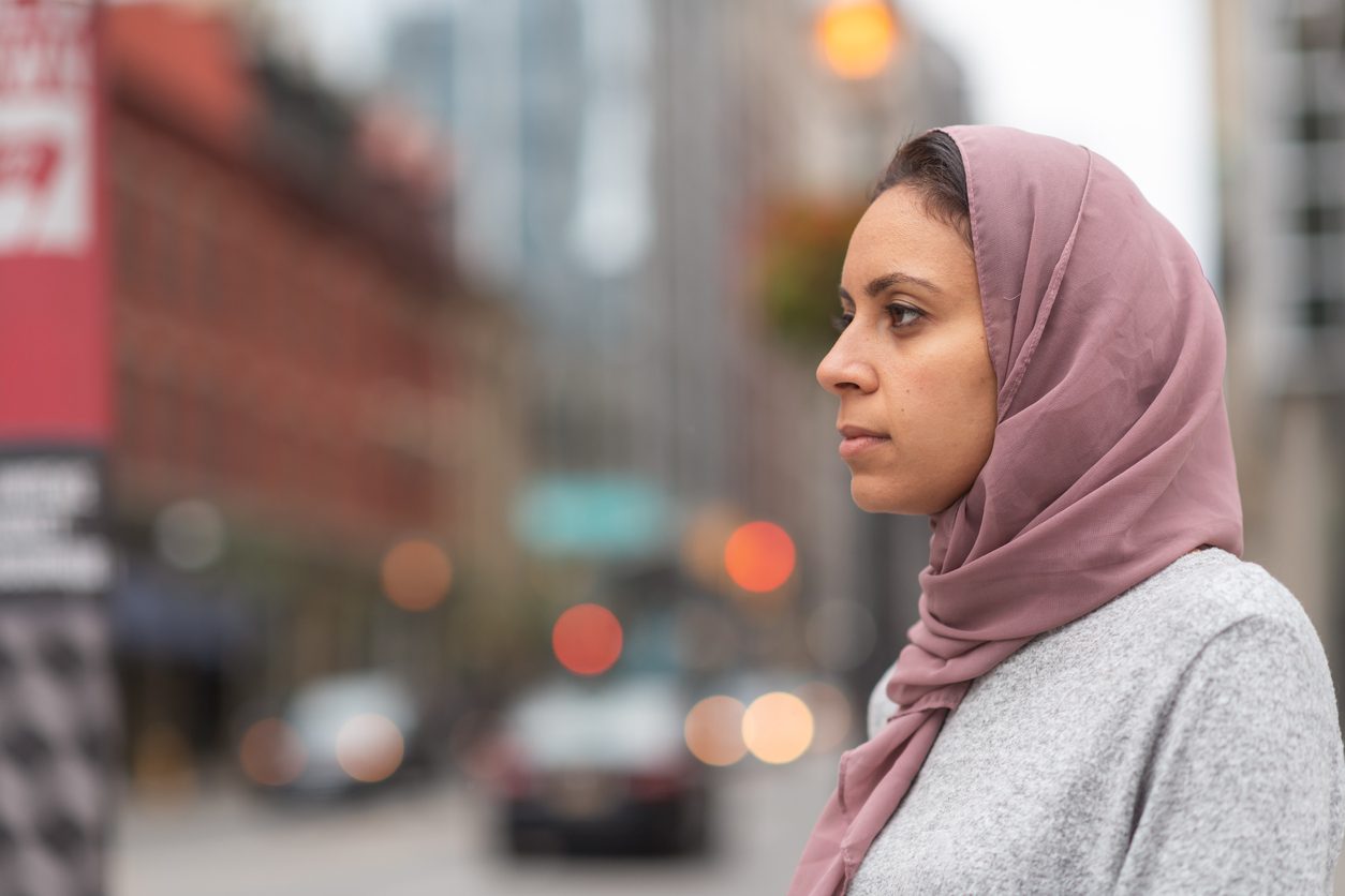 قالت لي: «لستُ جميلة، ولا أحد يود الزواج بي»!