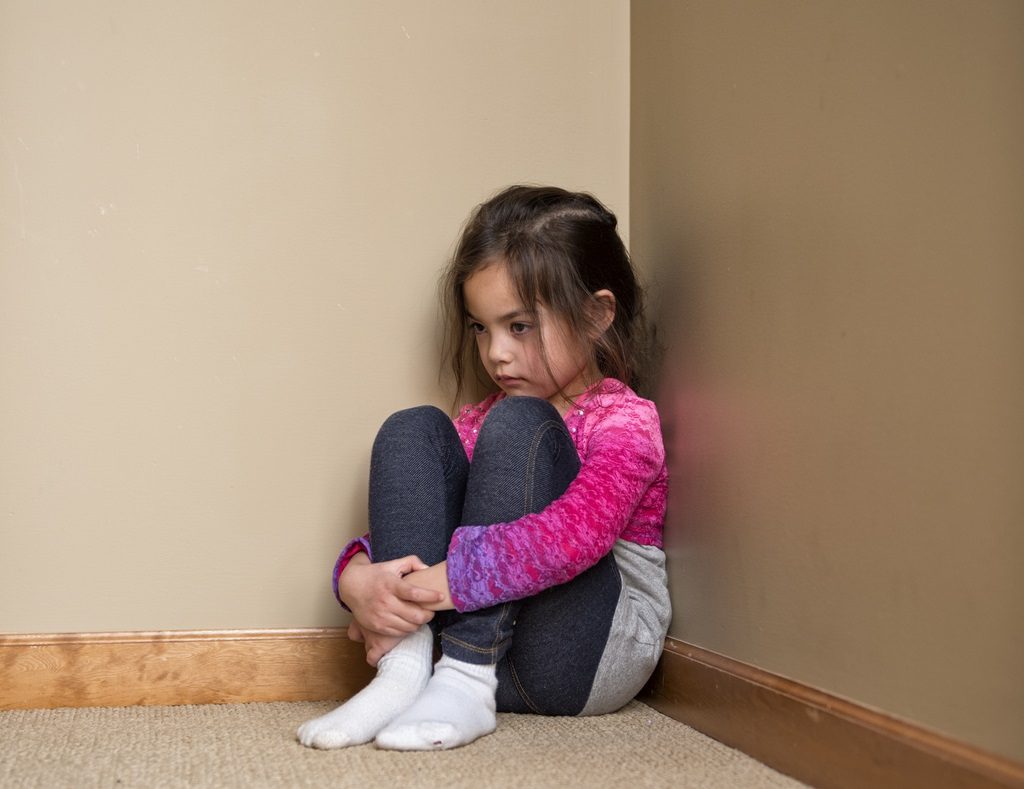 النوتي كورنر أو ركن العقاب.. كيف يمكن لبعض أساليب العقاب التربوية أن تشكل خطراً على مخ طفلك؟